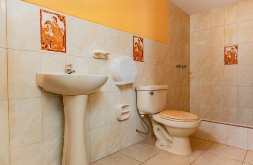 🏢 ¡OFICINA EN VENTA! UBICACIÓN ESTRATÉGICA EN SAN MIGUEL ✨ $95,000 Dólares - Image 11