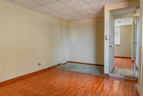 🏢 ¡OFICINA EN VENTA! UBICACIÓN ESTRATÉGICA EN SAN MIGUEL ✨ $95,000 Dólares - Image 10