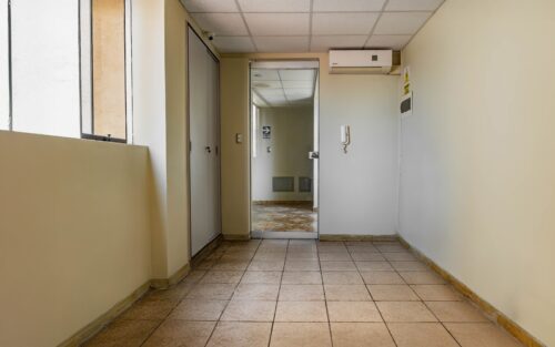 🏢 ¡OFICINA EN VENTA! UBICACIÓN ESTRATÉGICA EN SAN MIGUEL ✨ $95,000 Dólares - Image 5