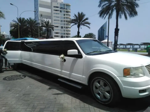 🚀 Mega Limosina Ford 🥳2 horas + 1 Hora de regalo 🎁 Capacidad: 22 pasajeros - Image 4