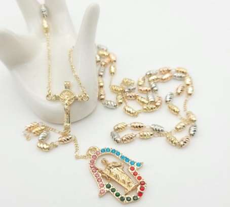 Collar religioso rosario benedicta