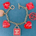 Iconic Charm Bangle Diseños de temporada