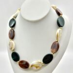 Elegante cadena en resina artesanal y oro laminado 18 k