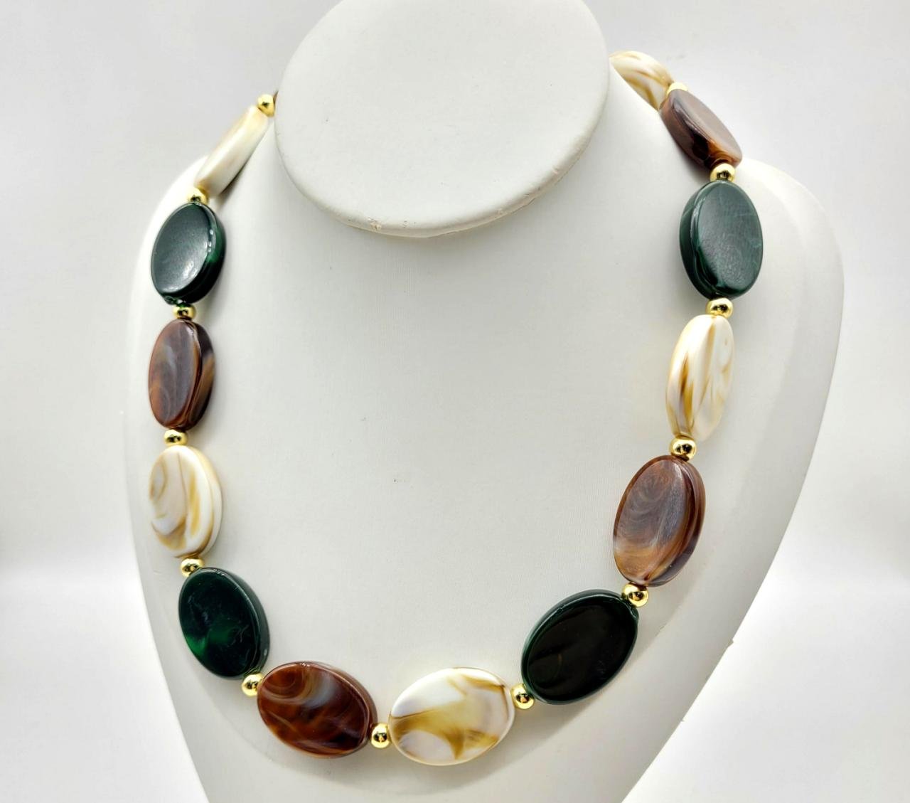 Elegante cadena en resina artesanal y oro laminado 18 k