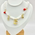 Collar de Perlas con dijes en oro laminado 18 k