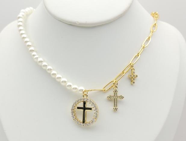 Cadena perlas & clip con dijes